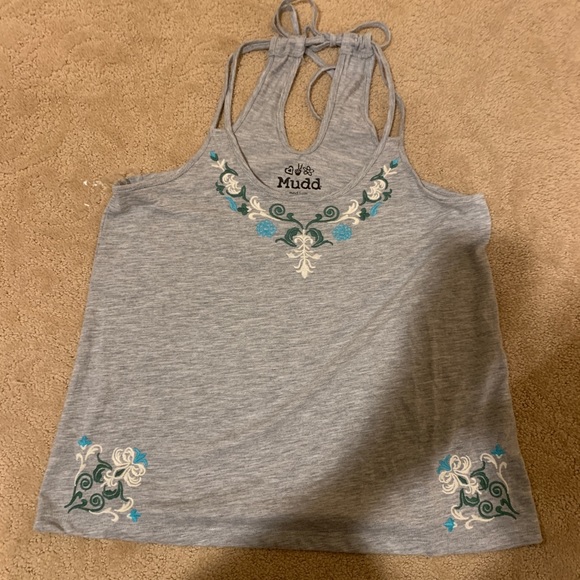 Grey embroidered flower tank top size medium mudd - Picture 3 of 4